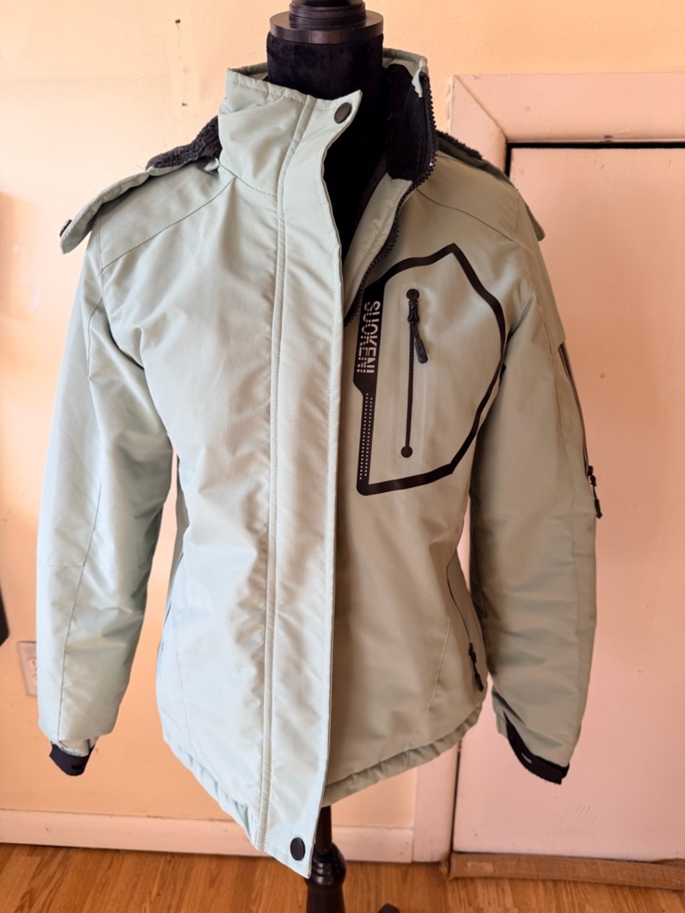 Size S Women's Ski Jacket in Light Mint Green with Black Trim
